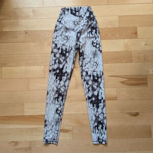 Offline By aerie Gray and Black Patterned Leggings